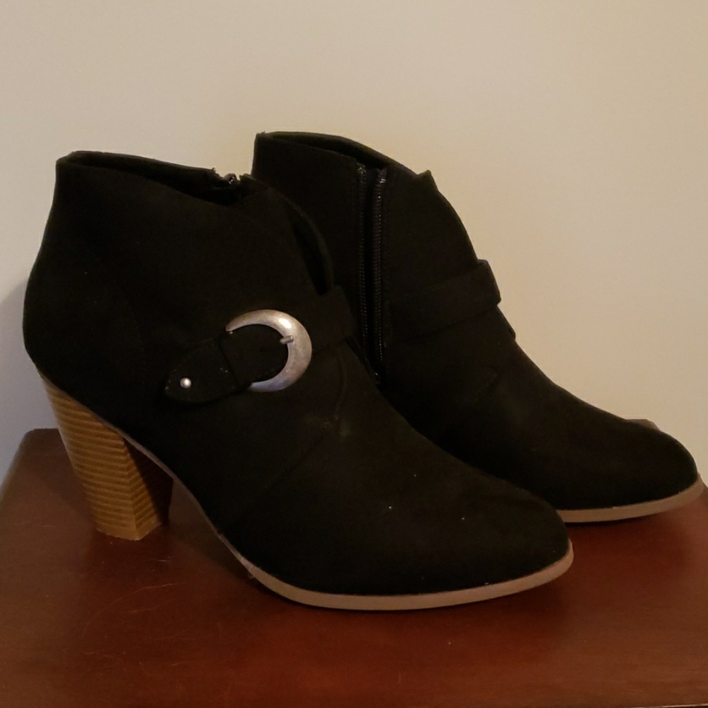 Comfortable black booties!